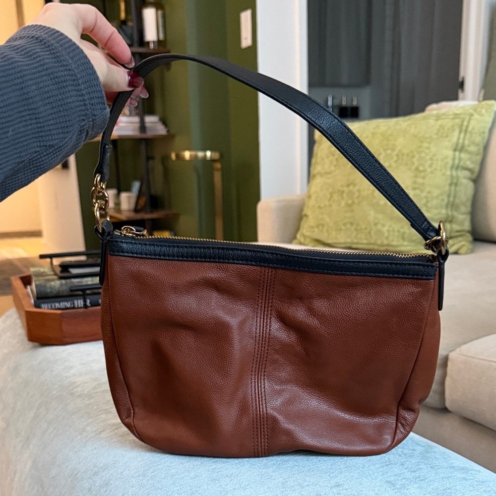 Fossil Chestnut Leather Shoulder Bag with Black Strap